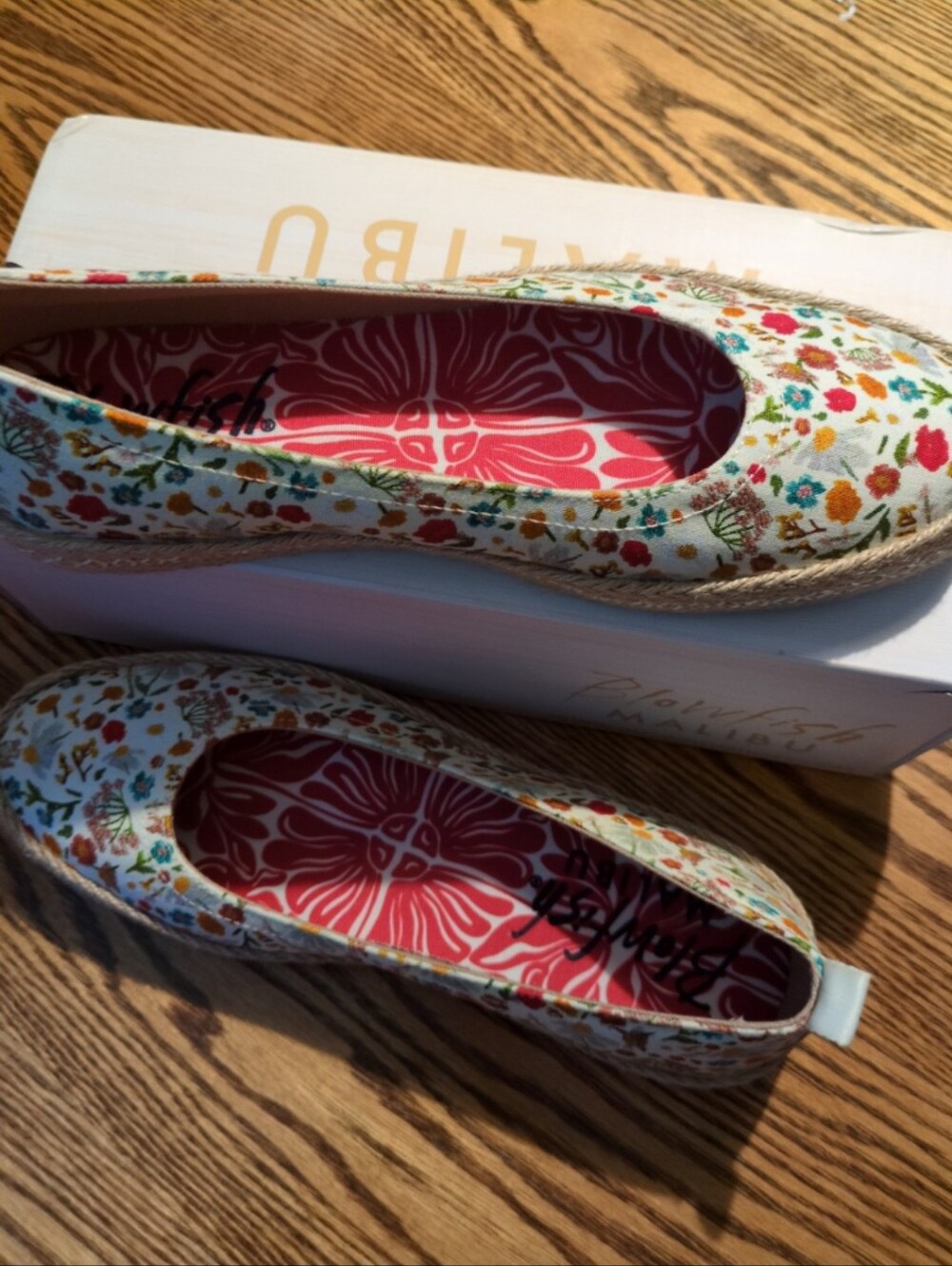 Blowfish slip on flowery shoes - Picture 3 of 6